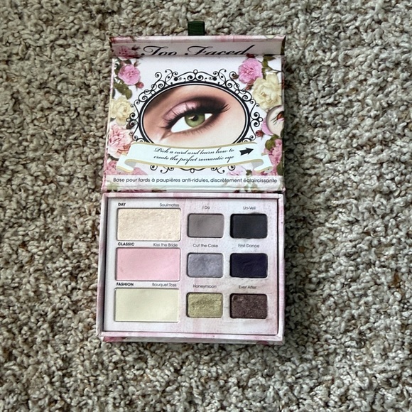 Too Faced Romantic Eye Shadow Palette - Picture 2 of 4